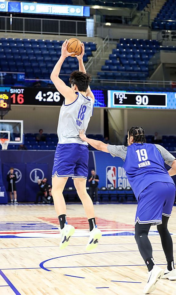 劲爆比赛掀起热潮，球员表现抢眼的简单介绍