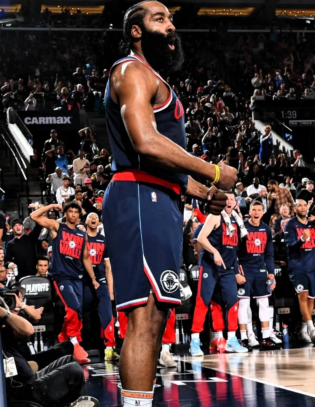 快船队内部矛盾加剧,球队面临困境 快船队内部矛盾加剧,球队面临困境