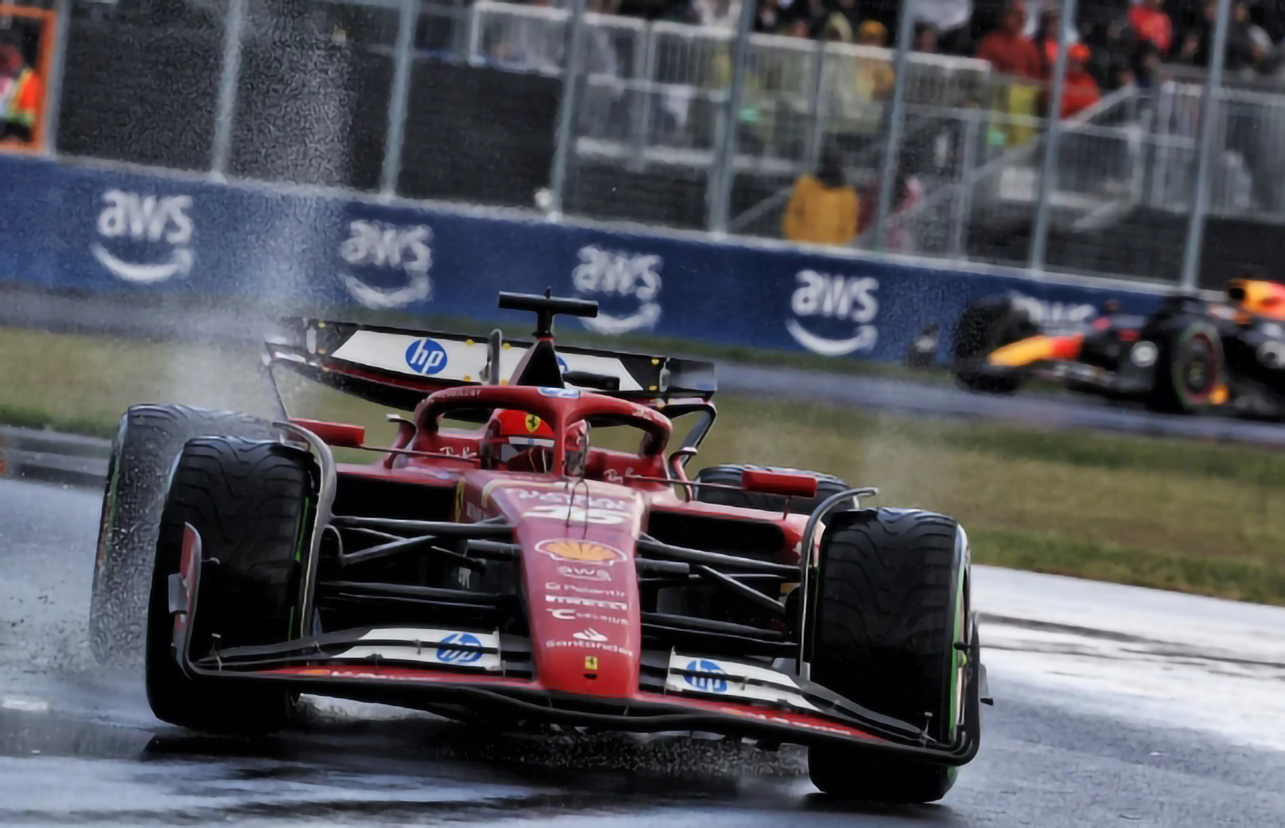 包含红牛车队翻盘法拉利，拉塞尔扛起全队的词条