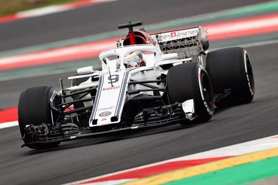 关于索伯车队碾压雷诺车队，拉塞尔带队取胜的信息