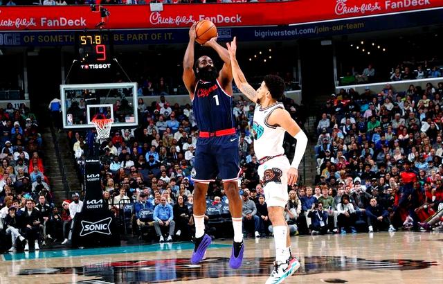 快船轻取马刺，伦纳德带队取胜